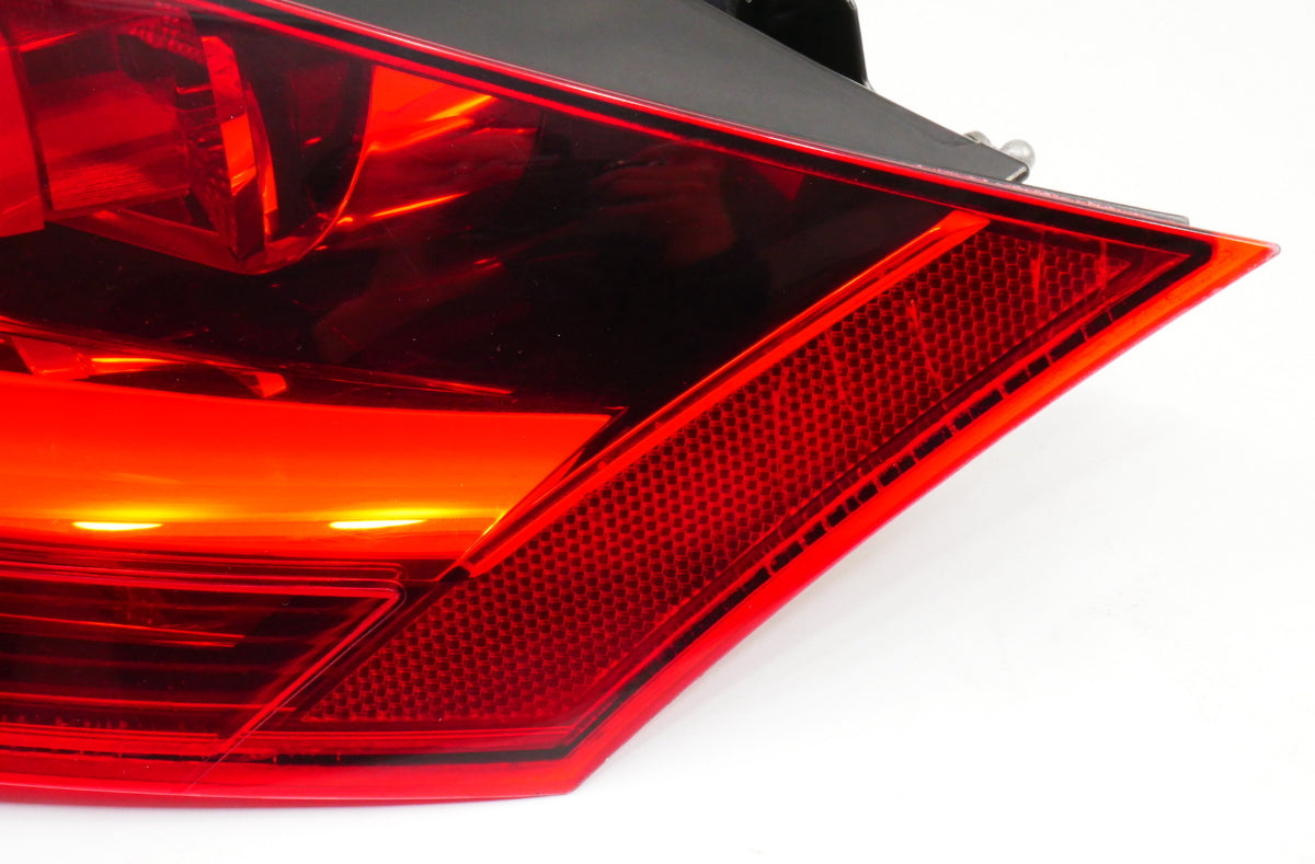 RH Tail Light Lamp 08-15 Audi TT Coupe / Convertible - Genuine - 8J0 945 096 E