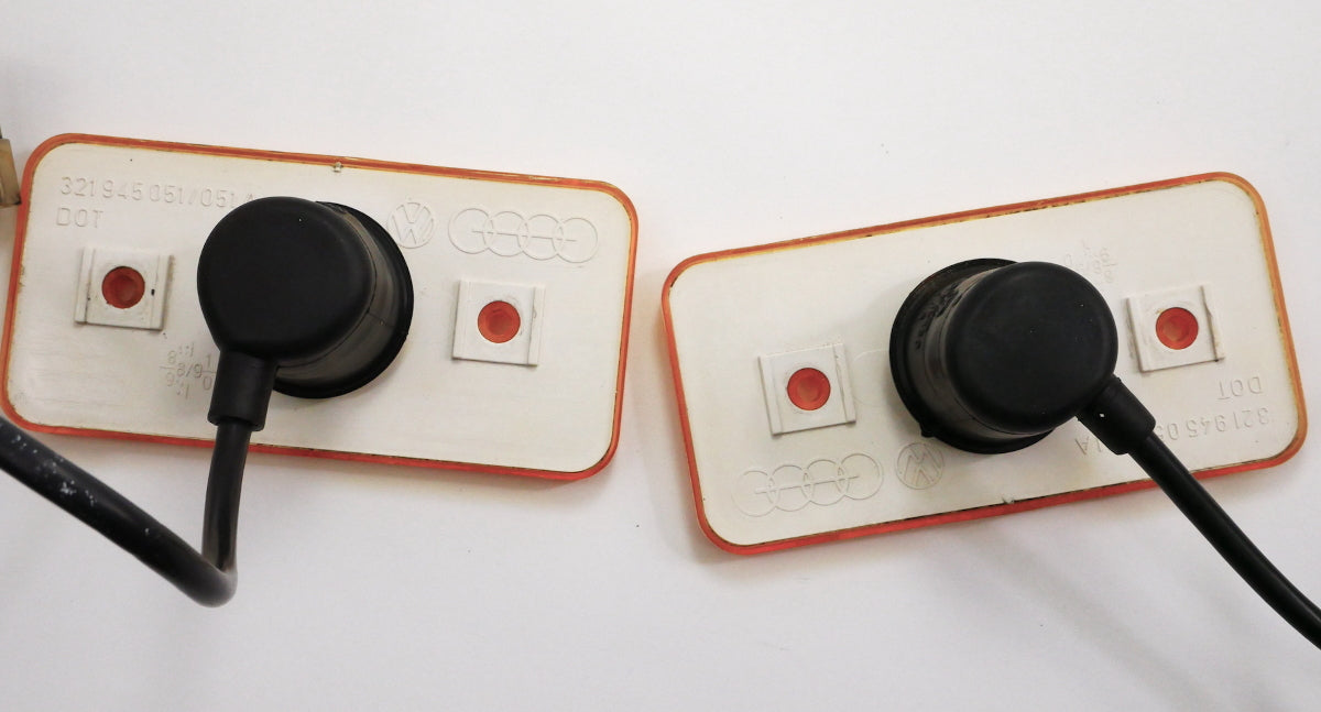 2x Fender Side Marker Light Lamp VW Rabbit Mk1 Cabriolet Dasher - 321 945 051 A