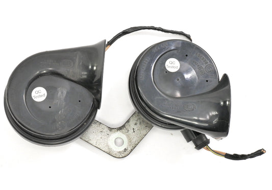 Hella High & Low Tone Horn Set 01-10 VW Beetle - Plugs & Bracket - 1C0 951 223