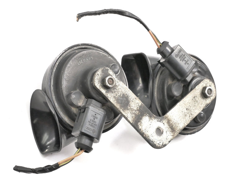 Hella High & Low Tone Horn Set 01-10 VW Beetle - Plugs & Bracket - 1C0 951 223