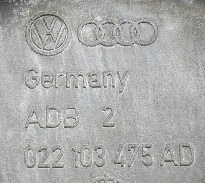 Engine Valve Cover Audi TT A3 Eos R32 3.2 VR6 MK5 - Genuine - 022 103 475 AD