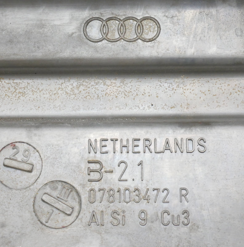 RH Engine Valve Cover Audi A4 A6 C5 VW Passat B5 2.8 V6 - OEM - 078 103 472 R