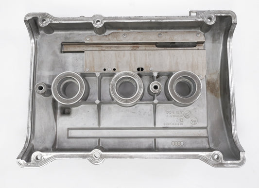 RH Engine Valve Cover Audi A4 A6 C5 VW Passat B5 2.8 V6 - OEM - 078 103 472 R