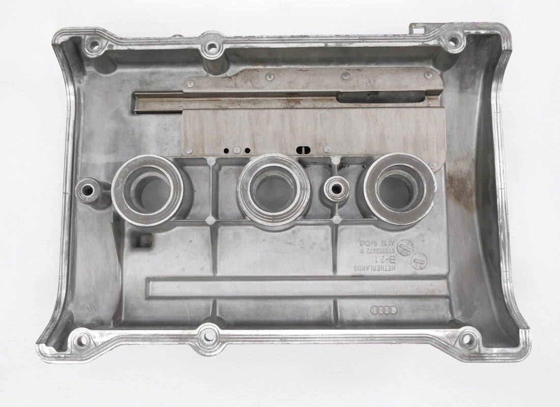 RH Engine Valve Cover Audi A4 A6 C5 VW Passat B5 2.8 V6 - OEM - 078 103 472 R
