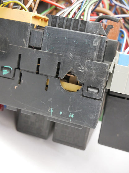 CE2 Fuse Box Fuse Block Fusebox & Relays 92-96 VW Eurovan T4 - OEM - 357 937 039