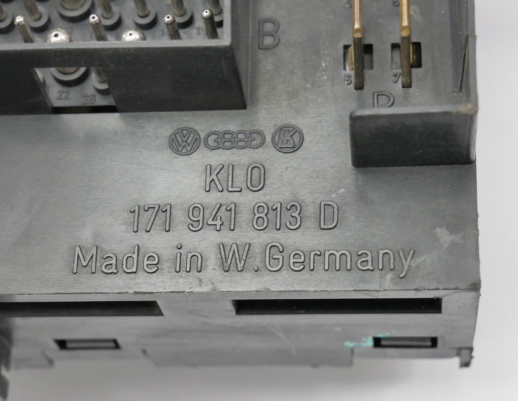 Fuse Box Panel & Relays 86-91 VW Vanagon T3 Westfalia - Genuine - 171 941 813 D