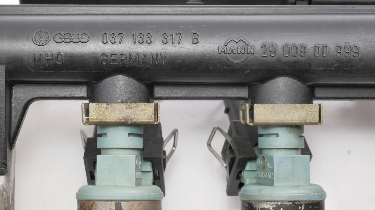 Fuel Rail Injectors 89-92 VW Jetta Golf GTI MK2 Cabriolet - OEM - 037 133 317 B