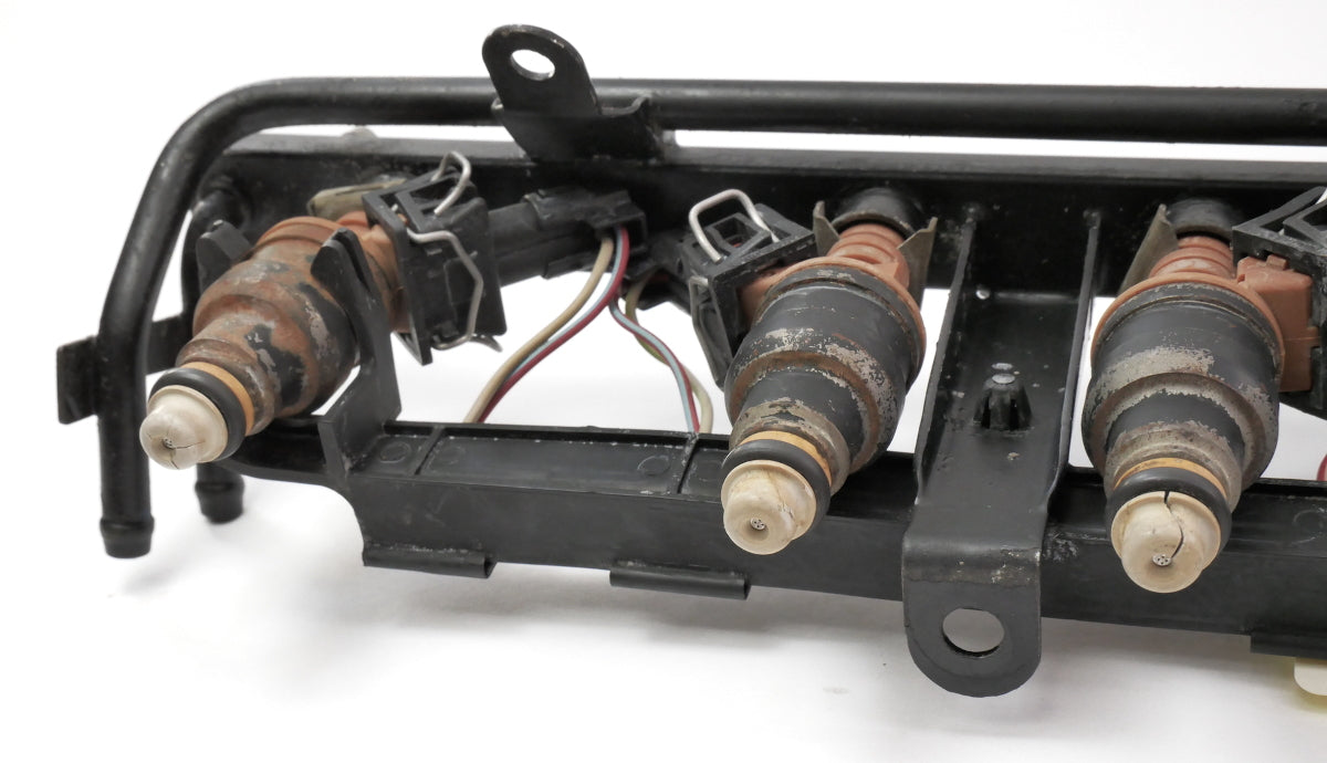 Fuel Rail Regulator Injectors VW Jetta GTI Passat Corrado AAA VR6 021 133 317 J