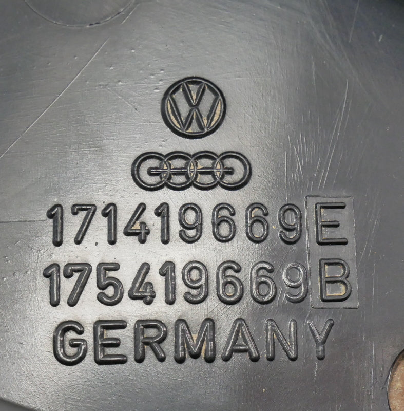 Steering Wheel Horn Pad Center Button 75-80 VW Rabbit Jetta Mk1 171 419 669 E