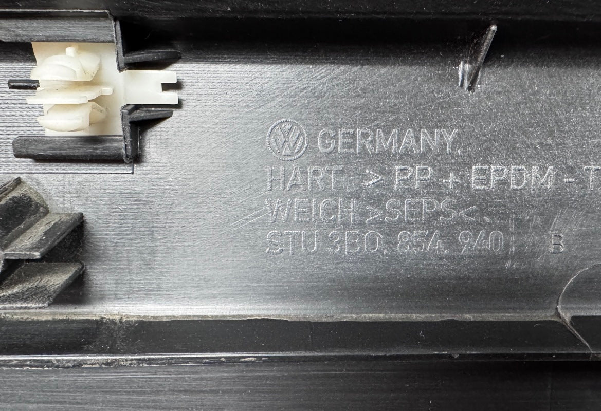 RH Front Lower Door Molding Trim Blade 98-05 VW Passat B5 B5.5 ~ 3B0 854 940 B