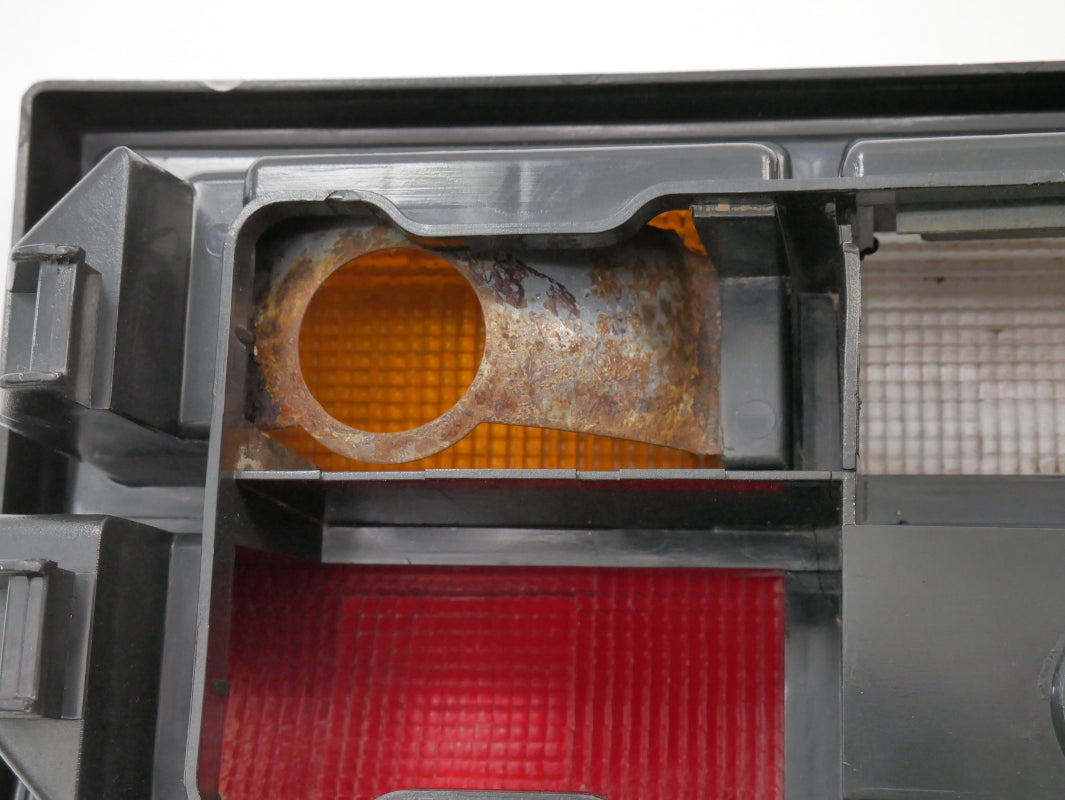 RH Tail Light Lamp Genuine Hella 80-91 VW Vanagon T3 Taillight OEM . 251 945 112