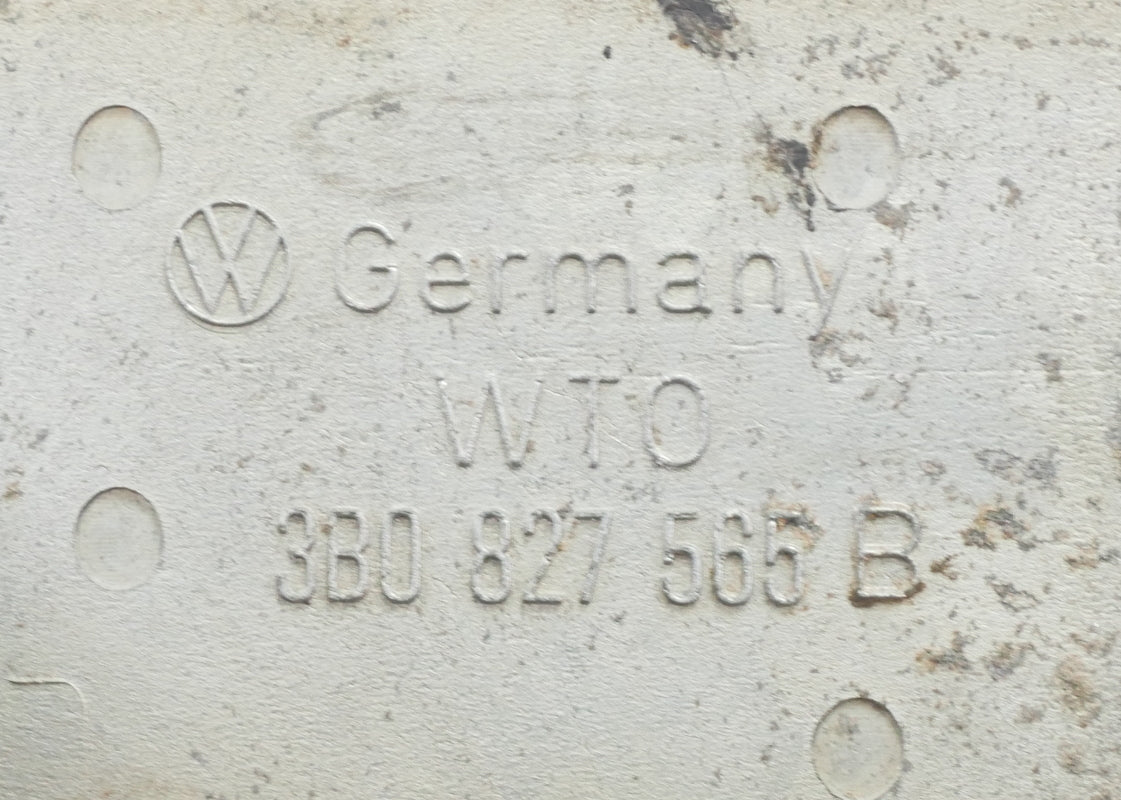 Trunk License Plate Light Lamp Panel 98-01 VW Passat B5 LB5N Blue 3B0 827 565 B