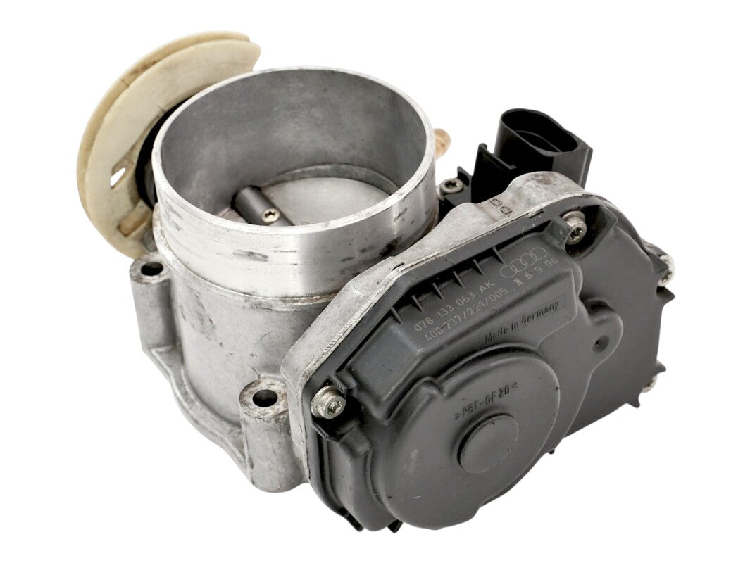 Throttle Body 97-99 Audi A4 A6 VW Passat B5 2.8 AHA V6 MT - OEM - 078 133 063 AK