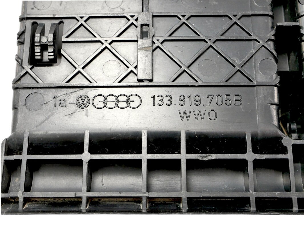 Interior Dash Center Vent 75-79 VW Super Beetle Aircooled - OEM - 133 819 705 B