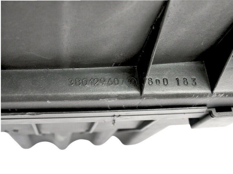 OEM Airbox Intake Air Box Cleaner 04-05 VW Passat TDI BHW Diesel 3B0 129 607 AG