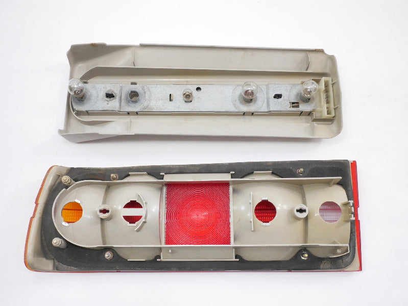 RH Taillight Tail Light Lamp 88-92 BMW 318 325 E30 - Genuine