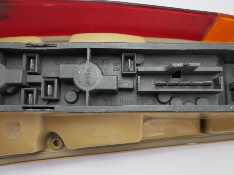 RH Taillight Tail Light & Bulb Tray 87-90 VW Fox Wagon ~ Genuine ~ 309 945 112
