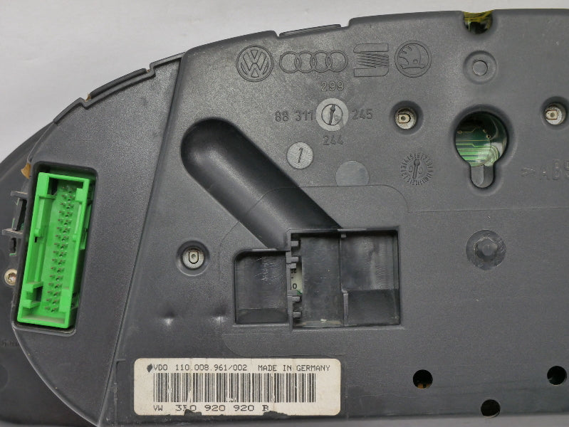 Gauge Instrument Cluster Speedometer 99-01 VW Passat B5 1.8T V6 - 3B0 920 920 B